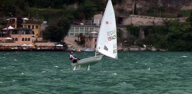 Foiling on Lake Geneva © Glide Free